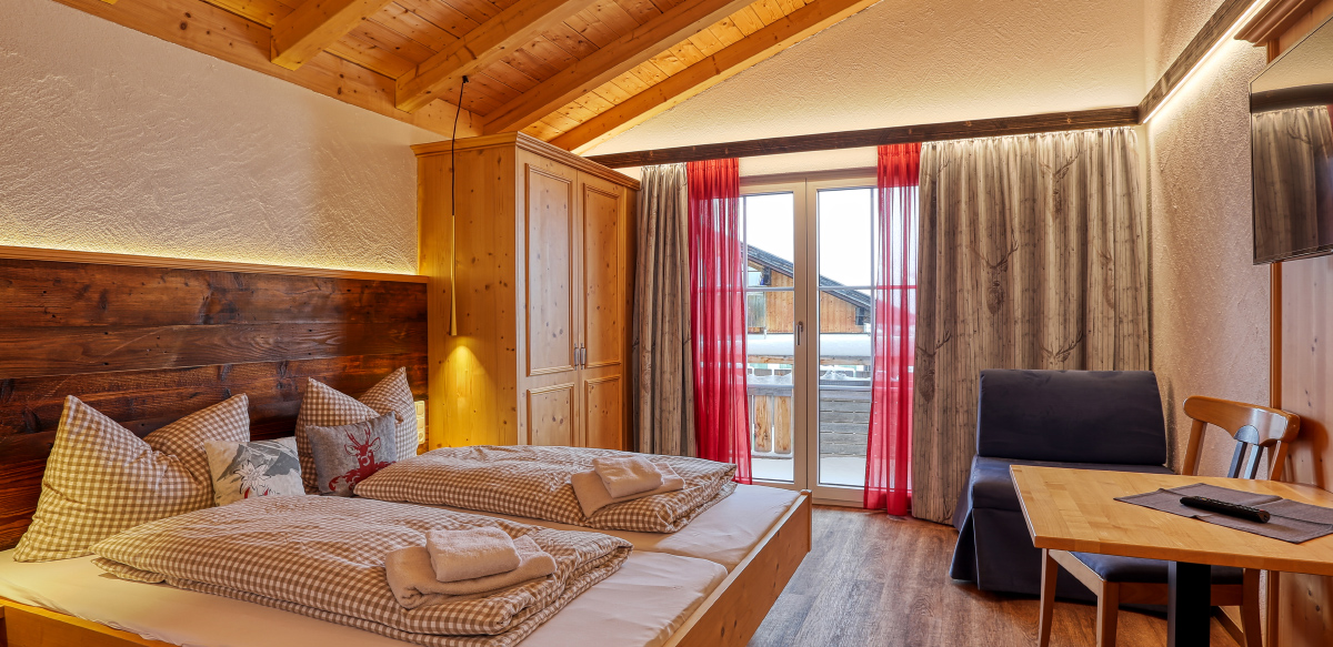 Doppelzimmer Komfort mit Balkon - Schlafzimmer | Berggasthof Sonne in Sonthofen